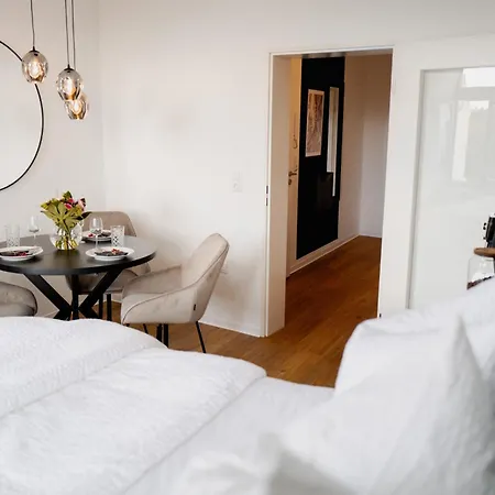Zwei Wohnungen, Ein Erlebnis: Platz Fuer 6 In 4 Schlafzimmern Am Wismarer Hafen Apartment *
