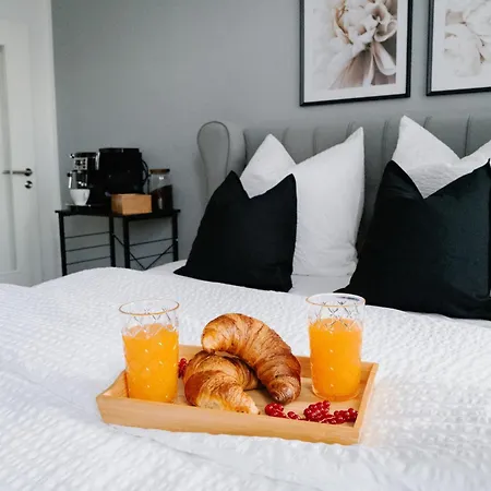 Zwei Wohnungen, Ein Erlebnis: Platz Fuer 6 In 4 Schlafzimmern Am Wismarer Hafen Appartamento Wißmar