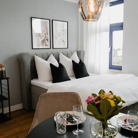 Apartment Zwei Wohnungen, Ein Erlebnis: Platz Fuer 6 In 4 Schlafzimmern Am Wismarer Hafen *