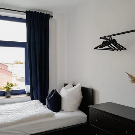 Apartment Zwei Wohnungen, Ein Erlebnis: Platz Fuer 6 In 4 Schlafzimmern Am Wismarer Hafen *