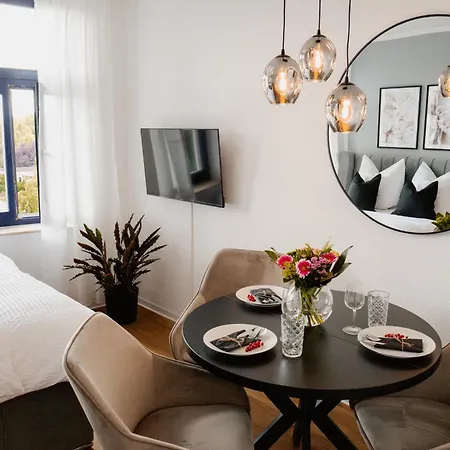 Zwei Wohnungen, Ein Erlebnis: Platz Fuer 6 In 4 Schlafzimmern Am Wismarer Hafen Appartamento Wißmar